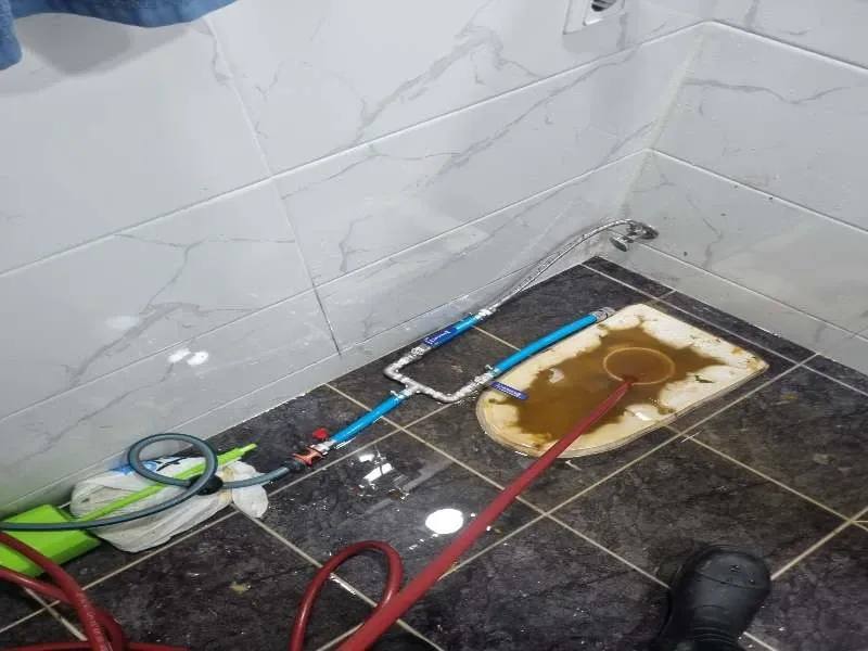 송도 욕실 바닥 배수구가 물이 고일 때